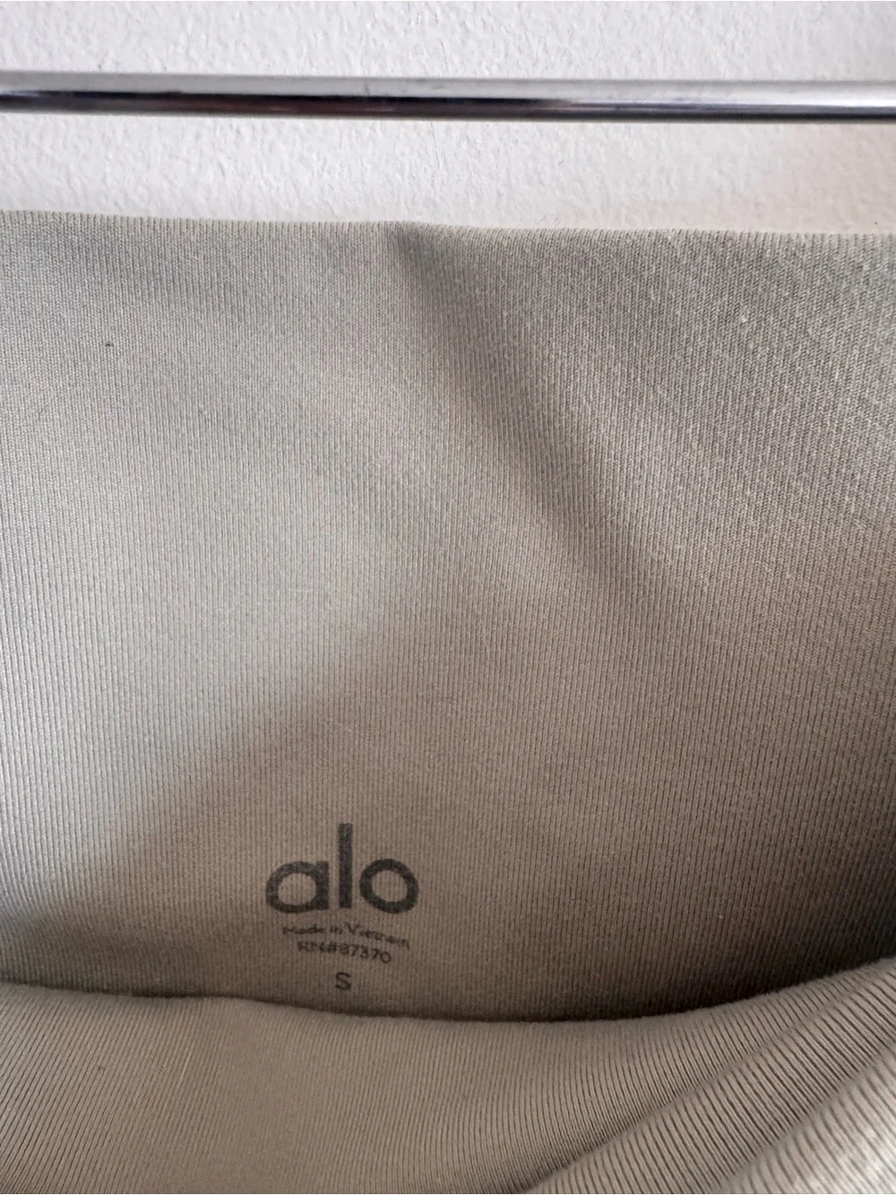 ALO Yoga | Sage Green High Waist Airbrush 5”Biker Shorts ~ Small